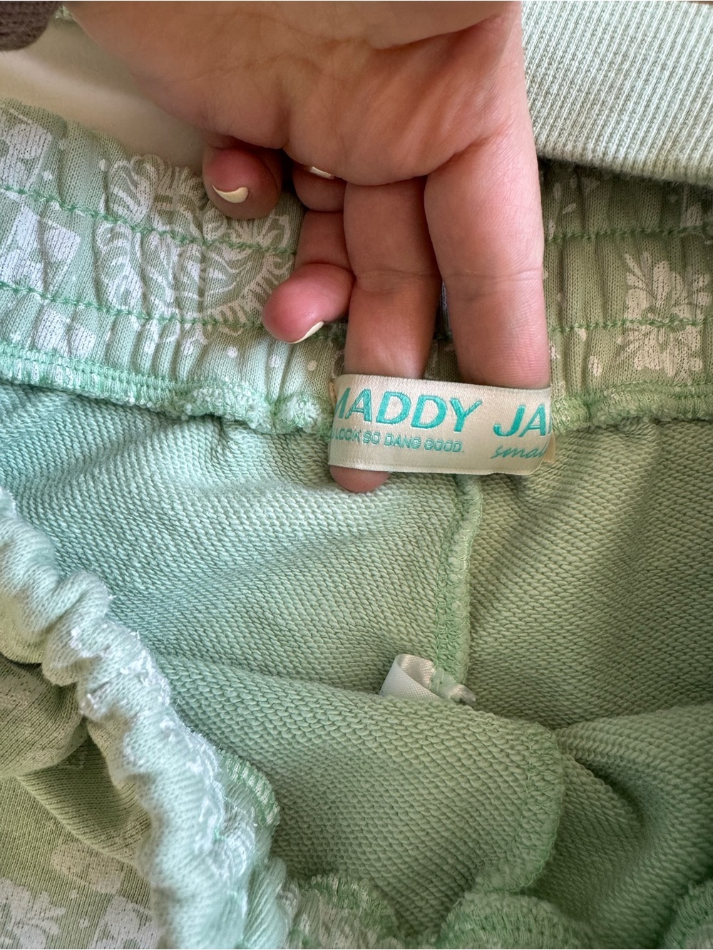 Maddy Jae Aloe Bandana Sweatshirt and Shorts Set Green Size Small S - Picture 4 of 7